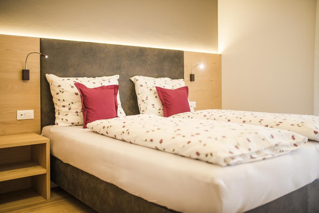 Haus Artus Aparthotel Schenna Exterior photo